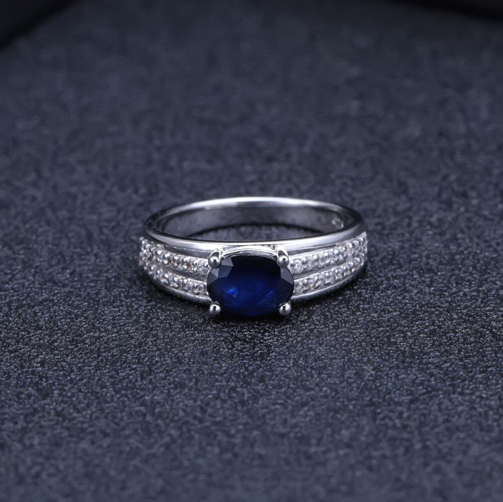 Luxurious Oval Sapphire Gemstone Ring